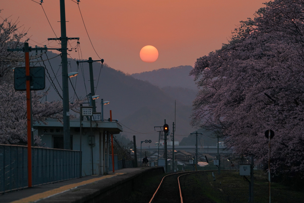 夜明けの大岩駅