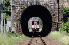 トンネルの向こうのコナン快速 トンネルの向こうのコナン快速