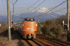 大山と特急やくも
