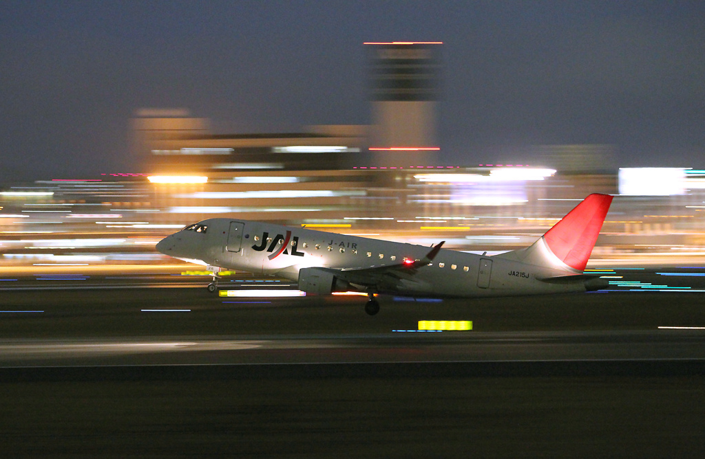 夜の伊丹空港