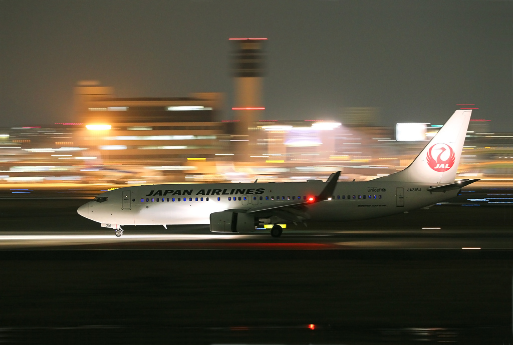 夜の伊丹空港