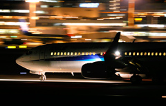 ANA B737-800到着
