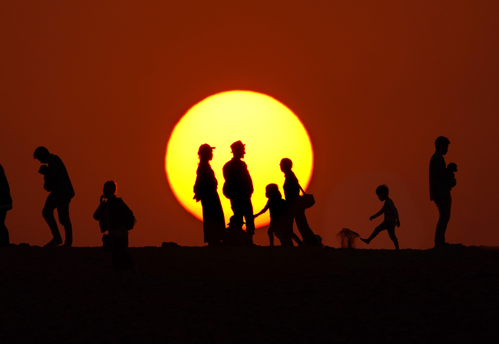 夕陽の丘の人々