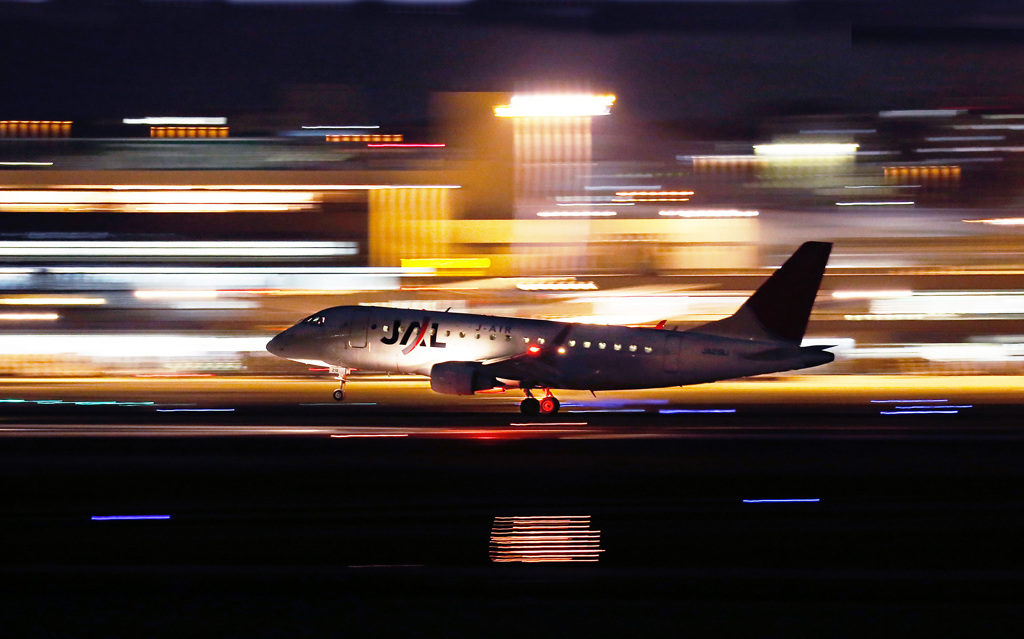 夜の伊丹空港
