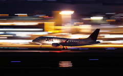 夜の伊丹空港