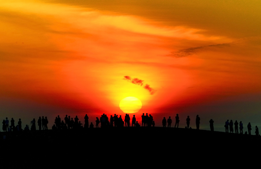 夕日の丘の人々