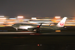 夜の伊丹空港
