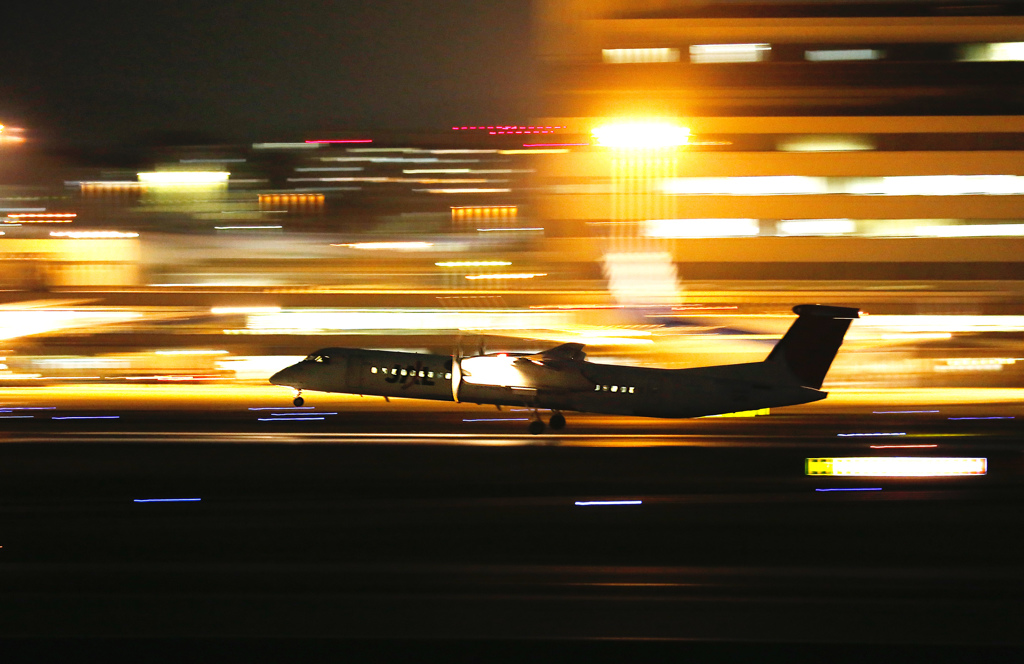 夜の伊丹空港