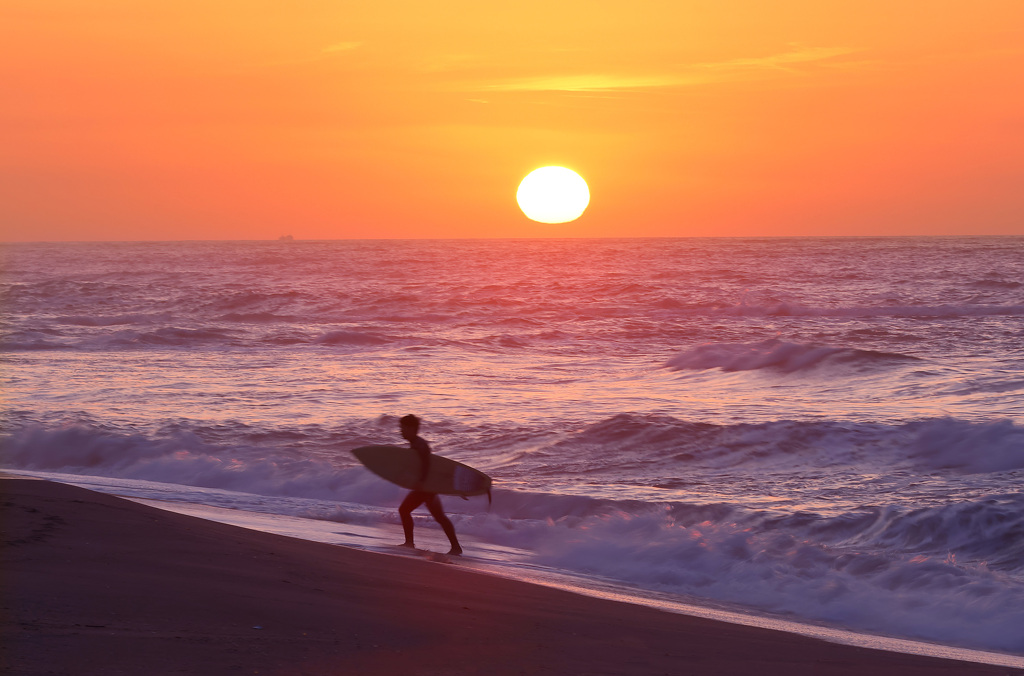 夕日のサーファー