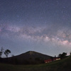 昇る夏の天の川と大山