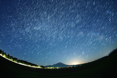 大山に昇る夏の星座