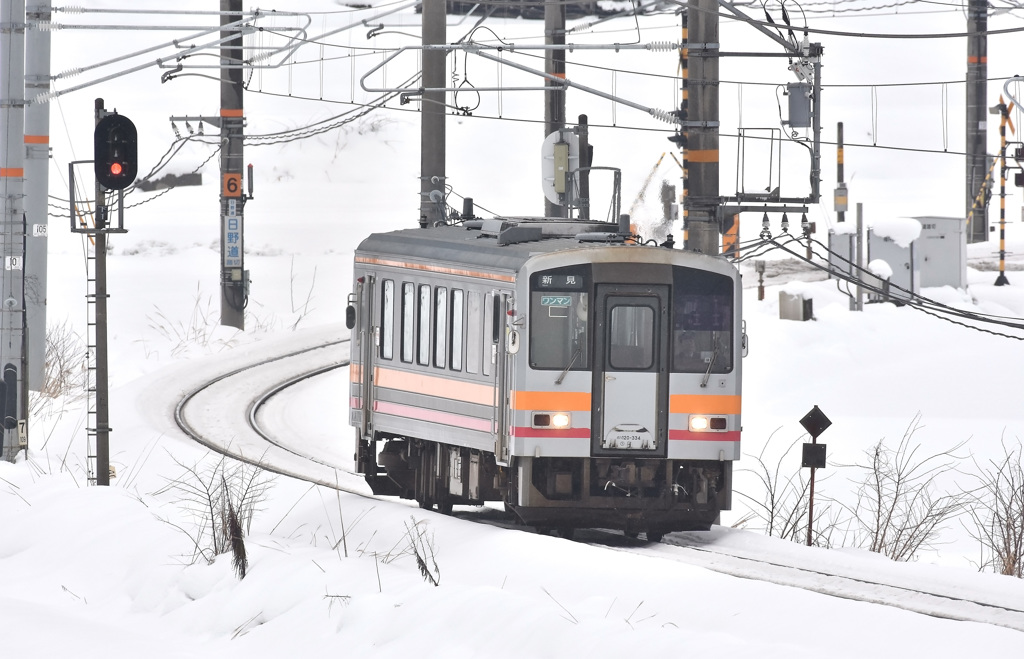 雪の伯備線