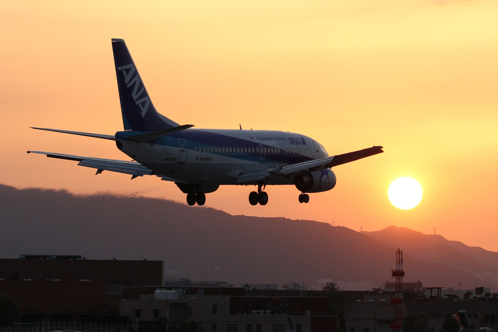 夕暮れの伊丹空港