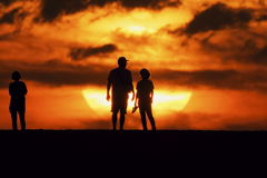 夕日の丘の人々