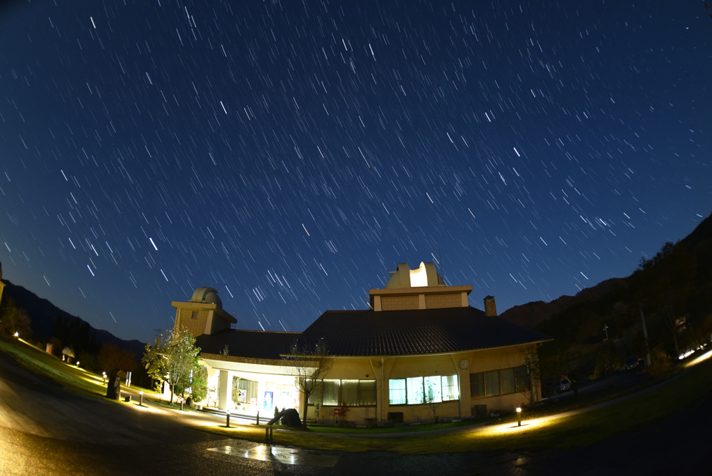 さじ天文台に沈む冬の星座