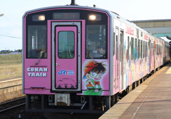 コナン列車ピンク