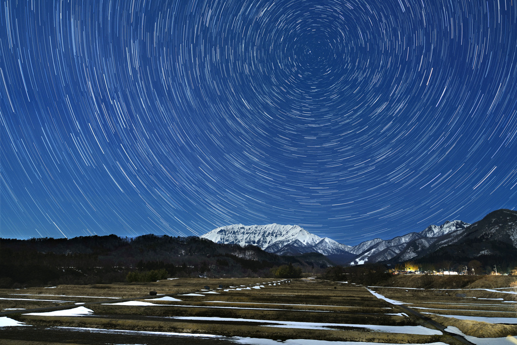御机みつめの棚田と大山星景色