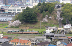春の冑山神社と姫新線