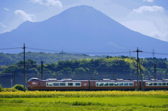 大山と特急やくも