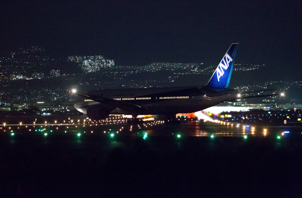 夜の伊丹空港