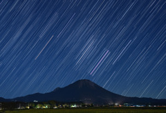 大山に昇るオリオン座