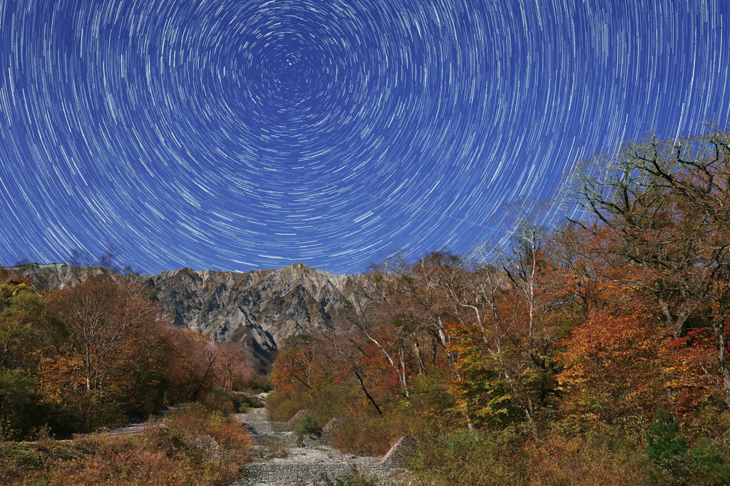 月夜の大山三の沢紅葉