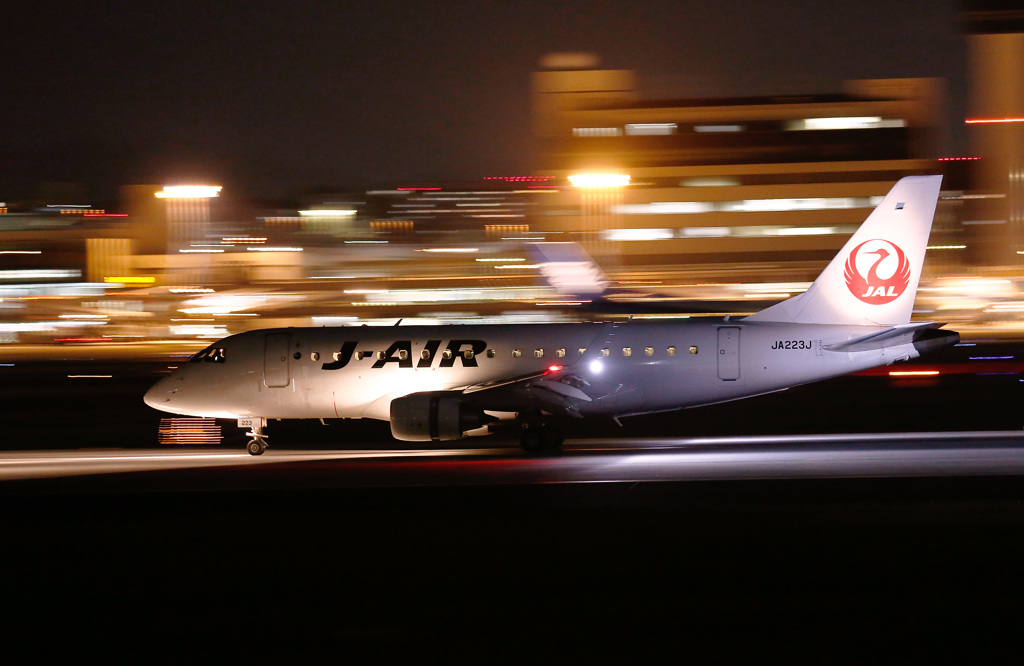 夜の伊丹空港