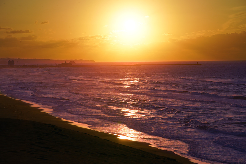夕陽の砂丘海岸