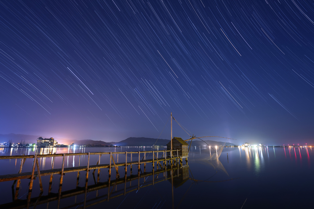 東郷湖に沈む冬の星座