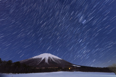 大山と昇る冬の大三角