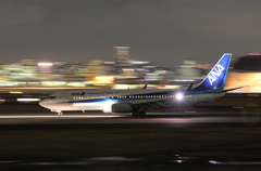 夜の伊丹空港