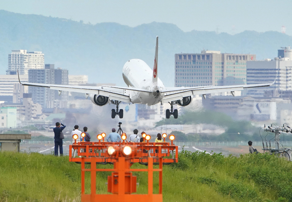 R14 J-AIR着陸