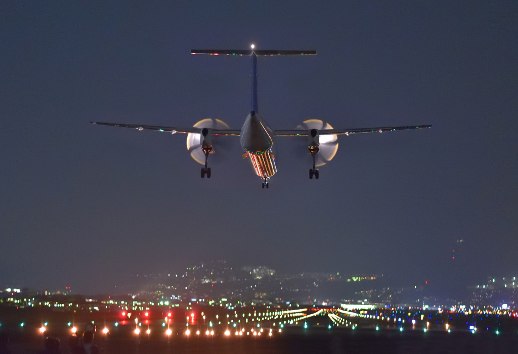 夜の伊丹空港