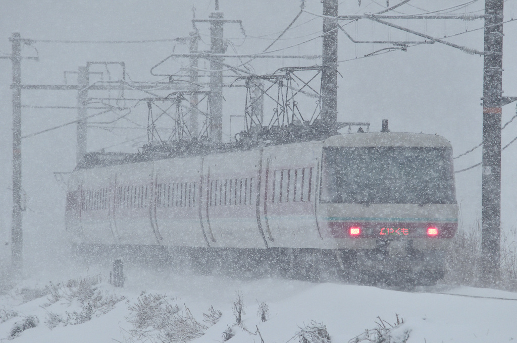 雪の特急やくも