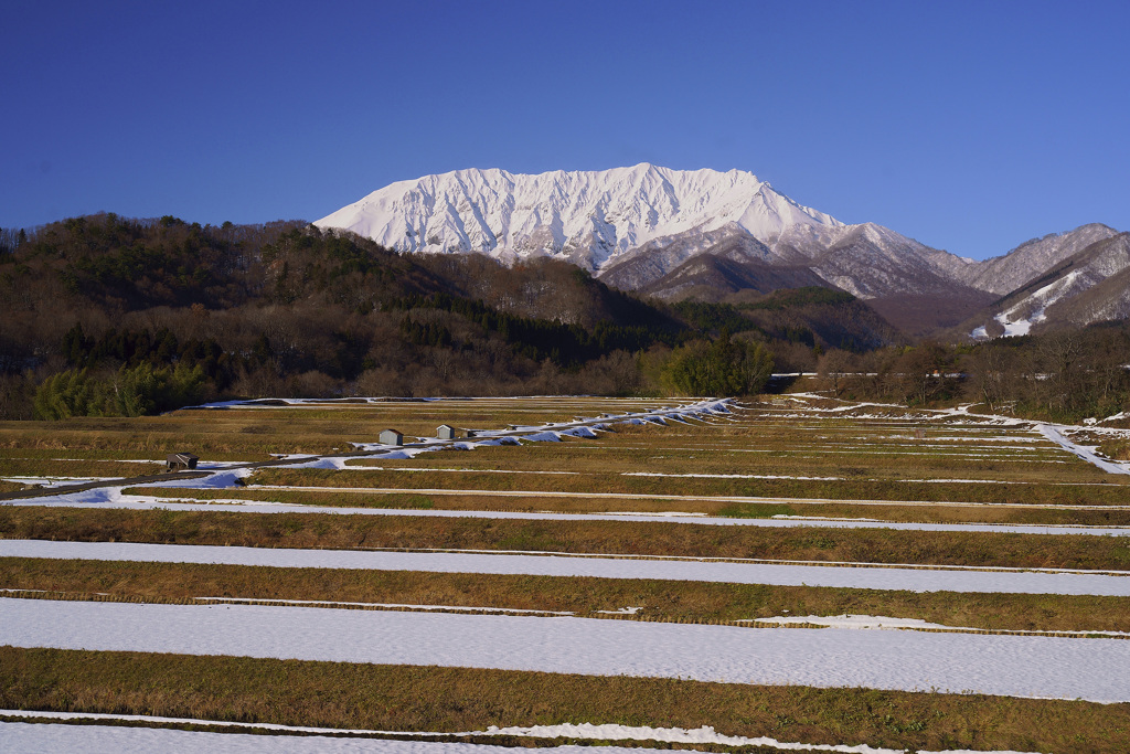 大山と御机みつめの棚田