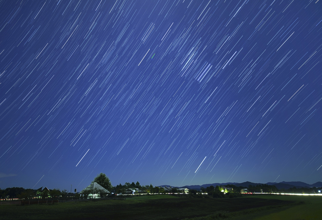 蒜山高原に昇る冬の大三角