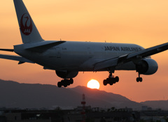夕暮れの伊丹空港