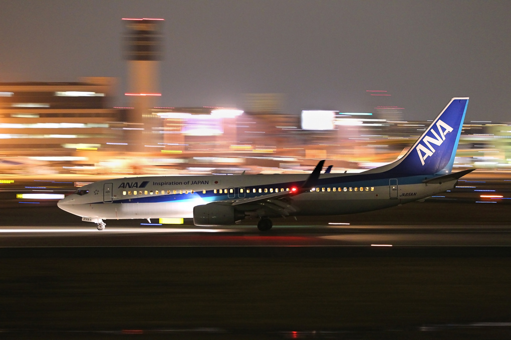 夜の伊丹空港