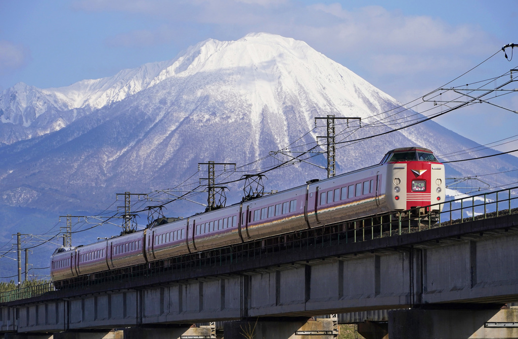 大山と特急やくも (通常色)