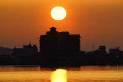 東郷湖に沈む夕陽
