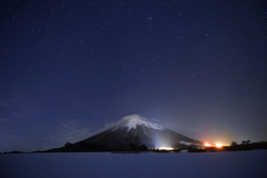 大山まきばとスキー場の灯り