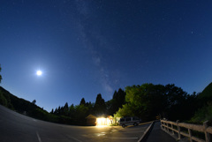 月夜の鍵掛峠と天の川