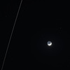 月と土星と国際宇宙ステーションの光跡