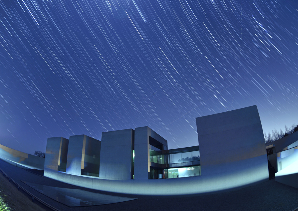 植田正治写真美術館の夜