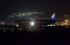 夜の伊丹空港
