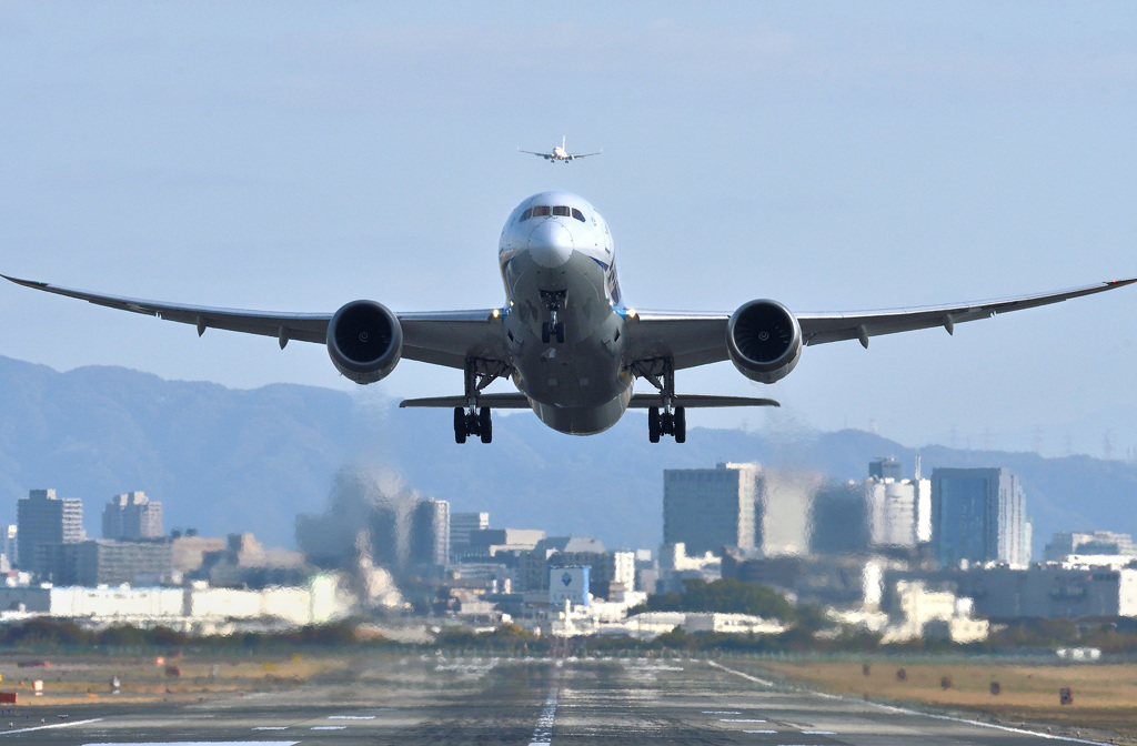 B787Take Off
