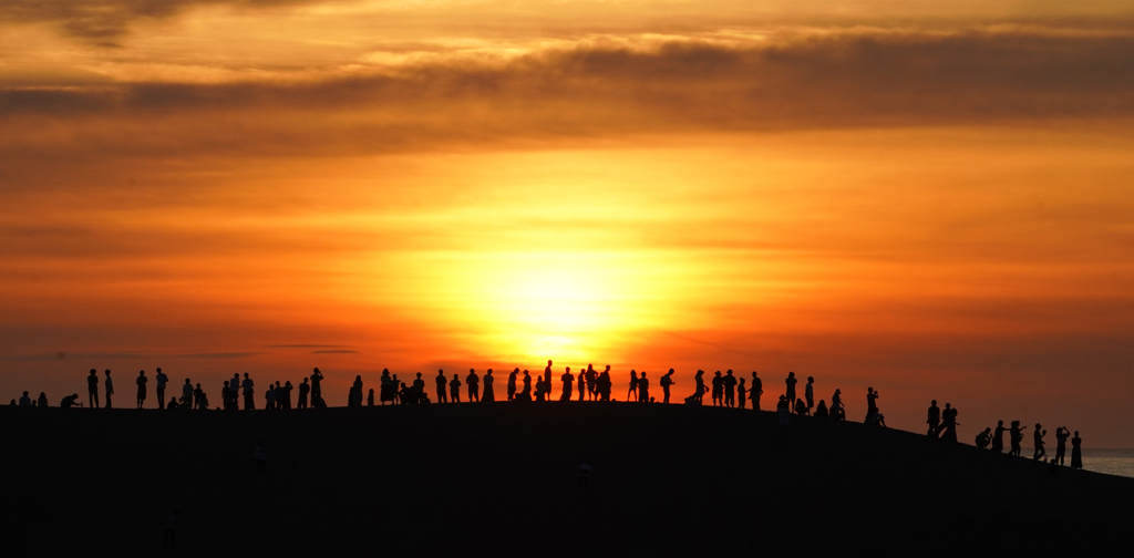 夕陽の丘の人々