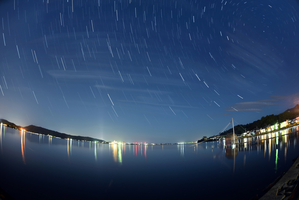 東郷湖に沈む北斗七星と春の星座