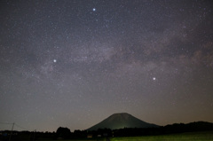 大山と昇る夏の大三角