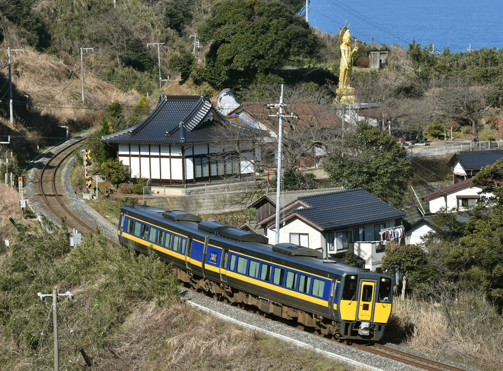 黄金仏とスーパーまつかぜ